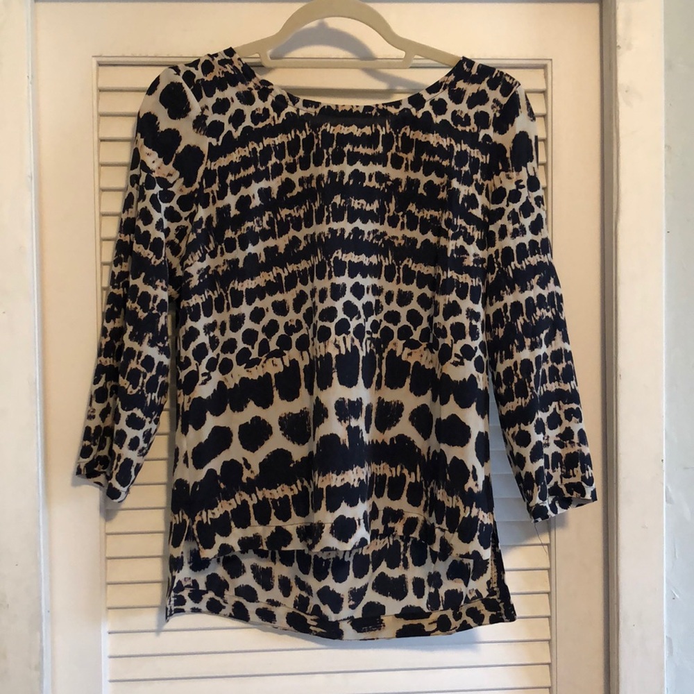 Anthropologie printed silky top. Size small